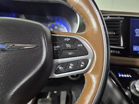 Used 2017 Chrysler Pacifica Limited w/ Advanced Safetytec Group image 16