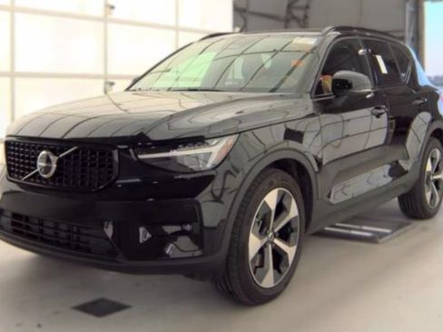 Used 2026 Volvo XC40 B5 Plus AWD/4WD image 1