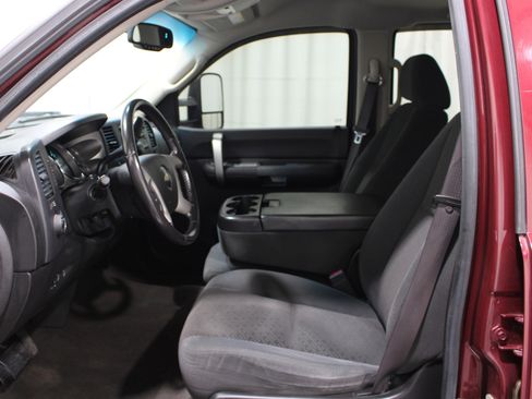 Used 2008 Chevrolet Silverado 2500 LT w/ 1LT Convenience Package image 3