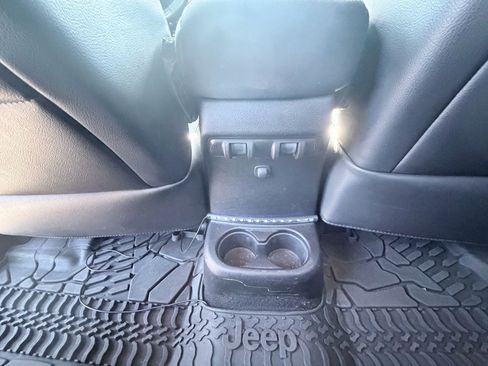 Used 2014 Jeep Wrangler Unlimited Rubicon w/ Connectivity Group AWD/4WD image 21