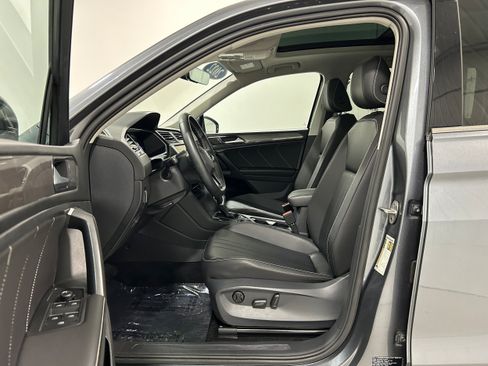Used 2022 Volkswagen Tiguan SE AWD/4WD image 4
