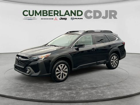 Used 2025 Subaru Outback Premium AWD/4WD image 1