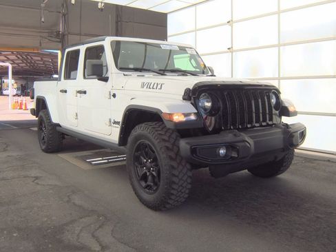 Used 2021 Jeep Gladiator Willys AWD/4WD image 3