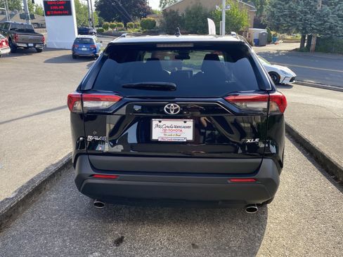 Certified 2025 Toyota RAV4 XLE FWD image 7