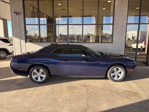 Used 2015 Dodge Challenger SXT image 24