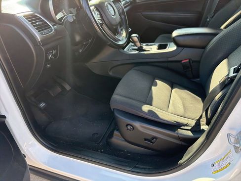 Used 2018 Jeep Grand Cherokee Laredo image 10