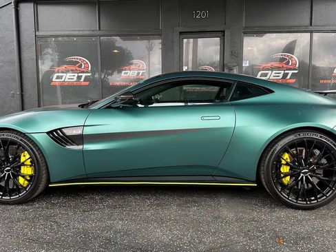 Used 2022 Aston Martin V8 Vantage Coupe image 2