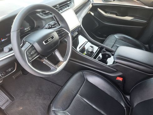 Used 2023 Jeep Grand Cherokee L Limited w/ Luxury Tech Group II RWD image 14