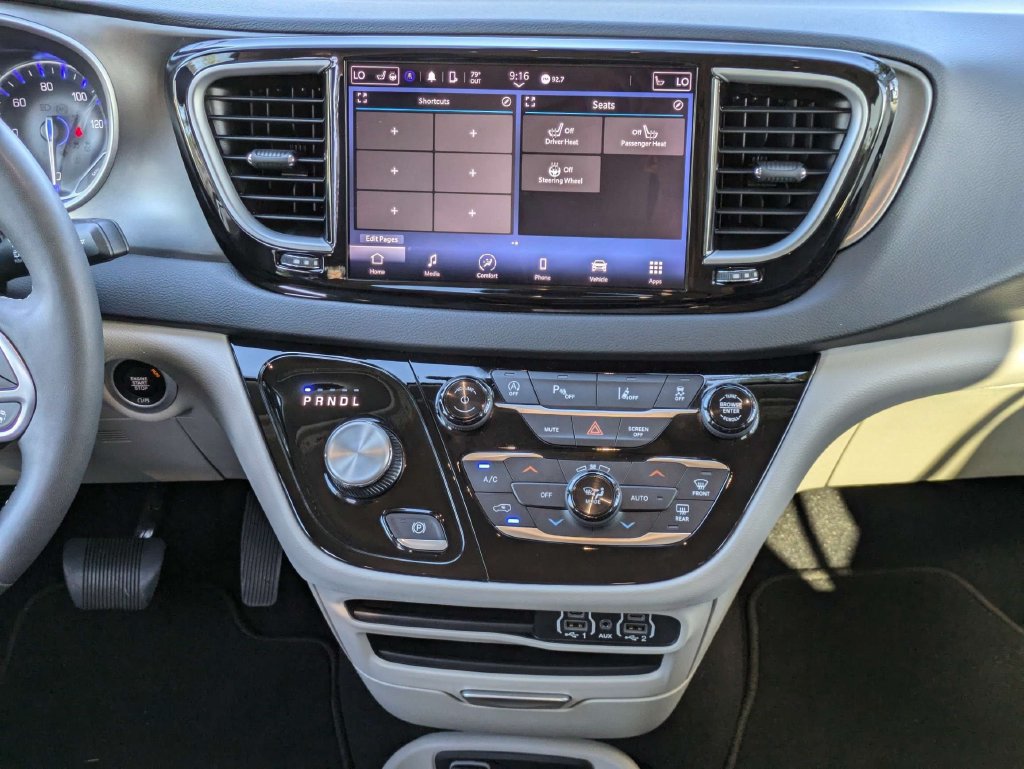 Used 2024 Chrysler Pacifica Touring-L FWD image 19