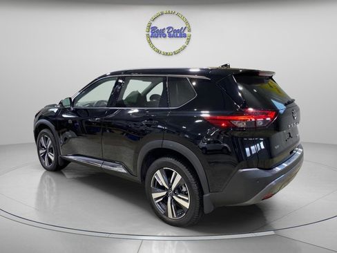 Used 2023 Nissan Rogue SL w/ SL Premium Package image 3