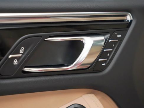Used 2026 Porsche Macan AWD/4WD image 22