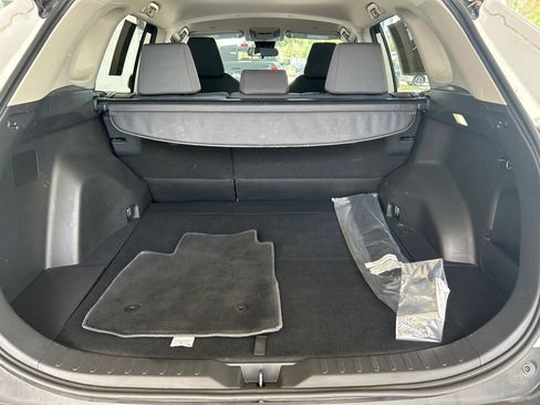 Used 2025 Toyota RAV4 XLE FWD image 32