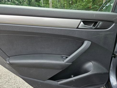 Used 2013 Volkswagen Passat S image 26