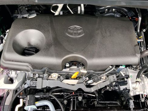 Certified 2026 Toyota Sienna XLE FWD image 32