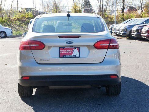 Used 2017 Ford Focus SE image 6