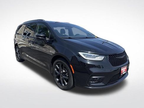 Used 2021 Chrysler Pacifica Touring w/ S Appearance Package FWD image 1