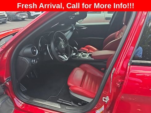 Used 2022 Alfa Romeo Giulia Veloce AWD/4WD image 10