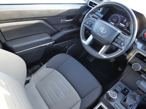 Used 2024 Toyota Tacoma TRD Off-Road image 9