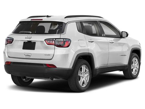 Used 2022 Jeep Compass Latitude w/ Convenience Group AWD/4WD image 2