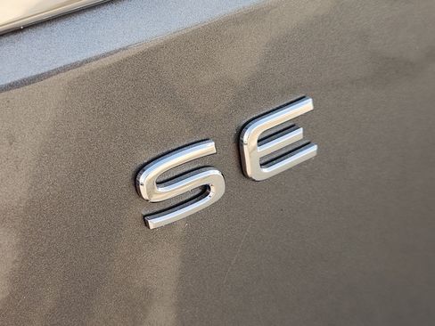 Used 2025 Volkswagen Atlas SE FWD image 12