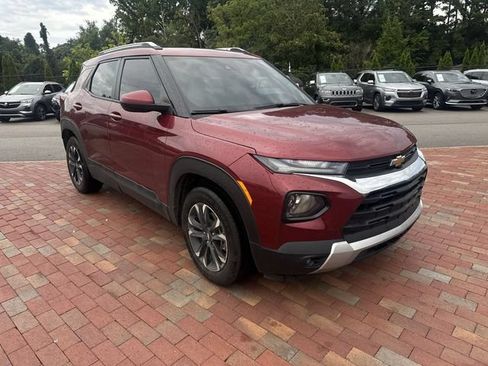 Used 2022 Chevrolet TrailBlazer LT w/ Confidence II Package FWD image 19