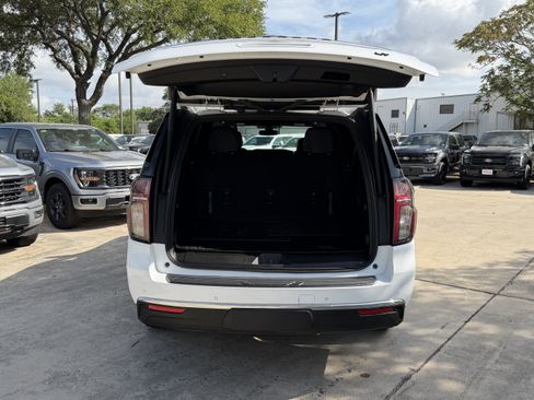 Used 2021 Chevrolet Suburban LT RWD image 9