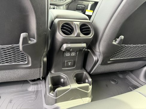 New 2026 Jeep Gladiator Sport AWD/4WD image 13