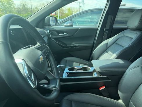 Used 2025 Chevrolet Equinox LT w/ Convenience Package II AWD/4WD image 4