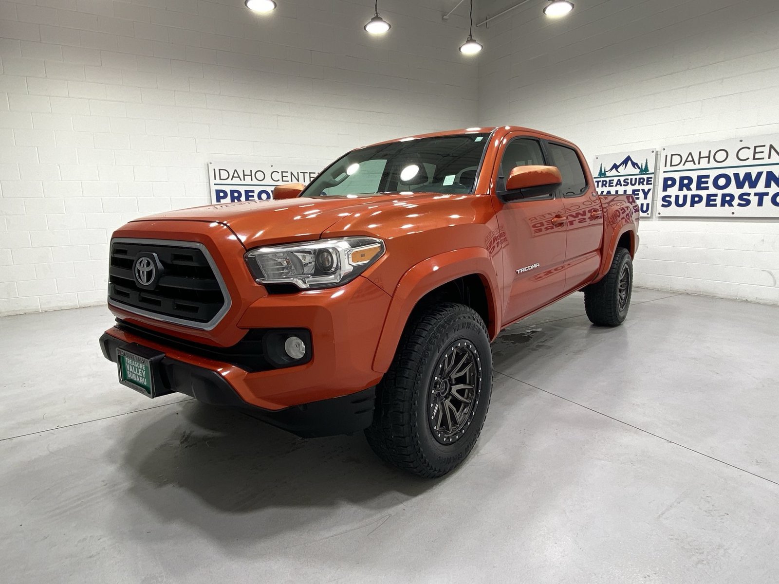 Used 2017 Toyota Tacoma SR5 w/ Tow Package AWD/4WD image 4