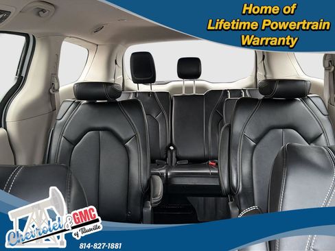 Used 2024 Chrysler Pacifica Touring-L FWD image 31