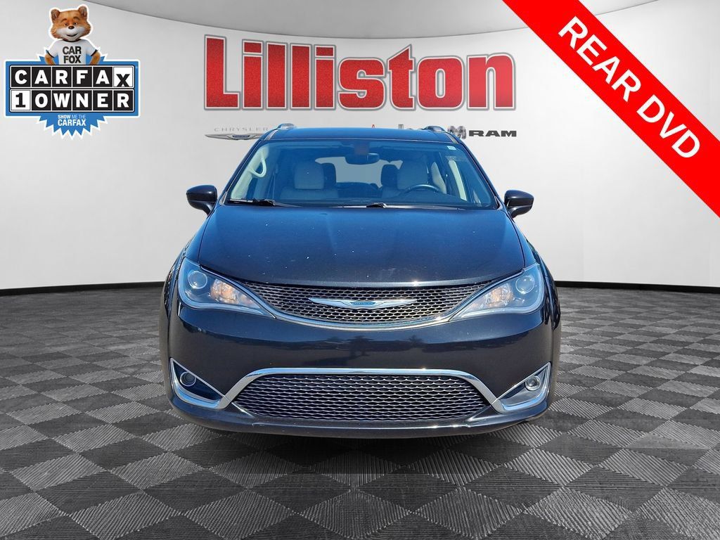 Used 2018 Chrysler Pacifica Touring-L FWD image 2