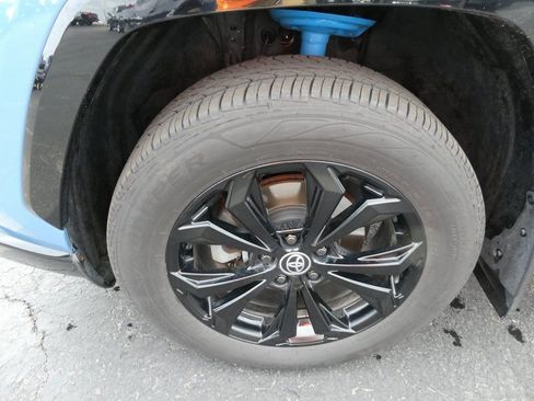 Used 2022 Toyota RAV4 SE w/ Convenience Package image 11