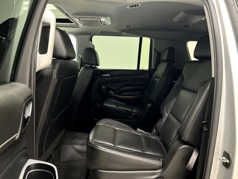 Used 2020 Chevrolet Suburban Premier image 31