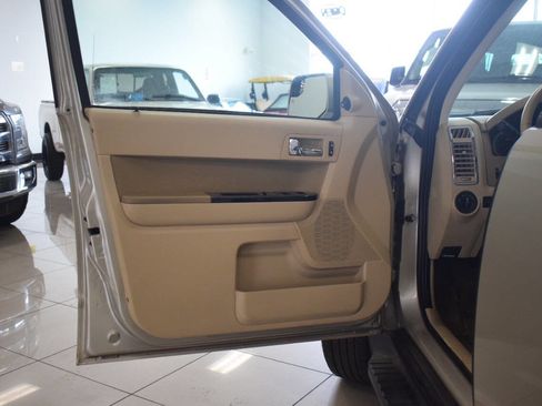 Used 2010 Ford Escape Limited image 41