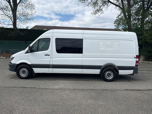 Used 2018 Mercedes-Benz Sprinter 2500 image 4