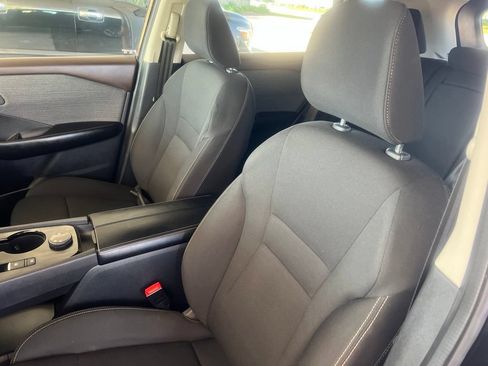 Used 2023 Nissan Rogue S AWD/4WD image 5