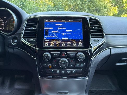 Used 2020 Jeep Grand Cherokee Limited AWD/4WD image 19