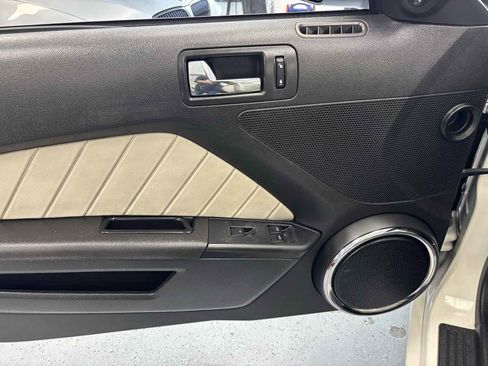 Used 2013 Ford Mustang Premium image 27