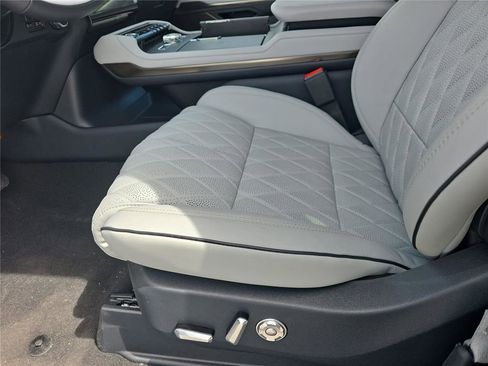 New 2026 Lincoln Navigator L Black Label AWD/4WD image 16
