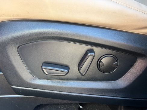 Used 2022 Ford Explorer XLT w/ Equipment Group 202A RWD image 12
