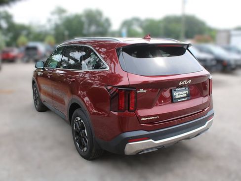 Certified 2025 Kia Sorento S FWD image 11
