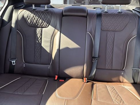 Used 2022 BMW 750i xDrive w/ Executive Package image 21