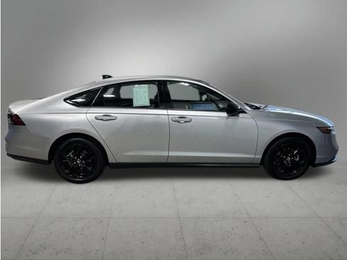 Certified 2025 Honda Accord SE image 7