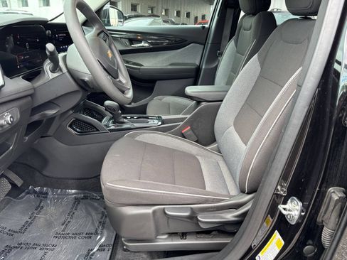 Used 2025 Chevrolet TrailBlazer LT FWD image 25