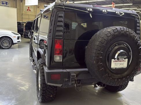 Used 2005 HUMMER H2 w/ Preferred Equipment Group image 6