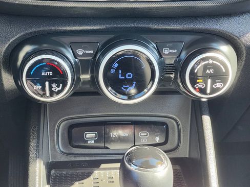 Certified 2023 Hyundai Venue Limited FWD image 22