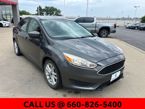 Used 2018 Ford Focus SE FWD image 4