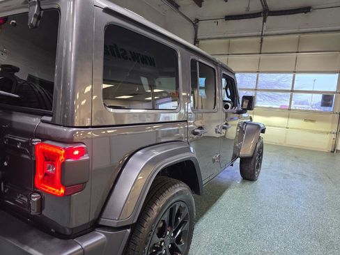 Used 2025 Jeep Wrangler Sahara w/ Safety Group image 7