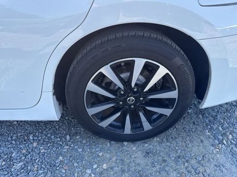Used 2018 Nissan Altima 2.5 SV FWD image 10