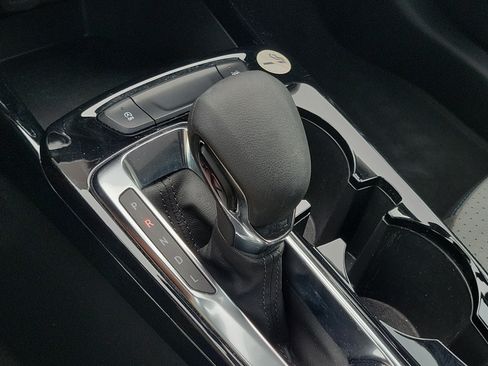 Used 2025 Chevrolet Trax LT FWD image 18